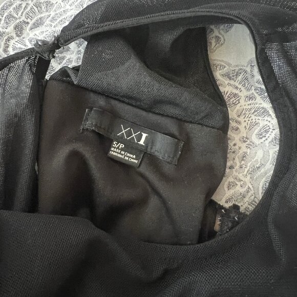 Forever 21 Black Velvet Short Holiday Dress Size Small - Picture 7 of 8